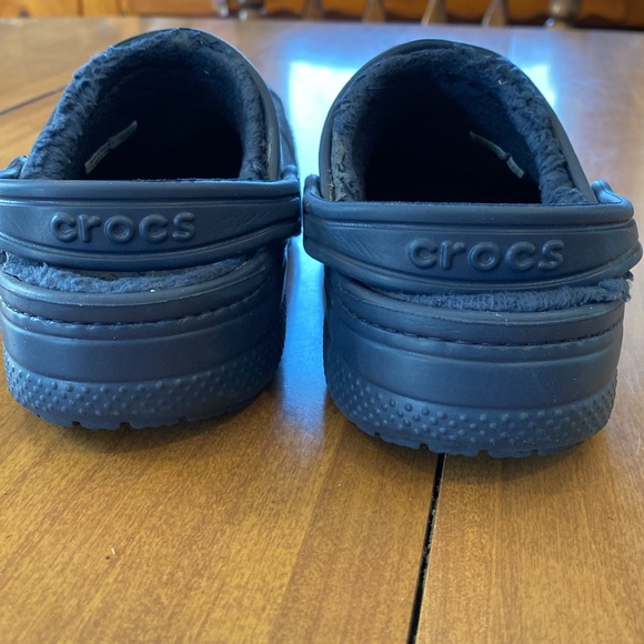 Navy blue, fleece lined crocs.  Size C 13. - Picture 5 of 9
